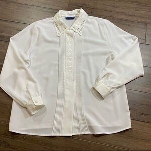 Karen‎ Scott embroidered white button up blouse